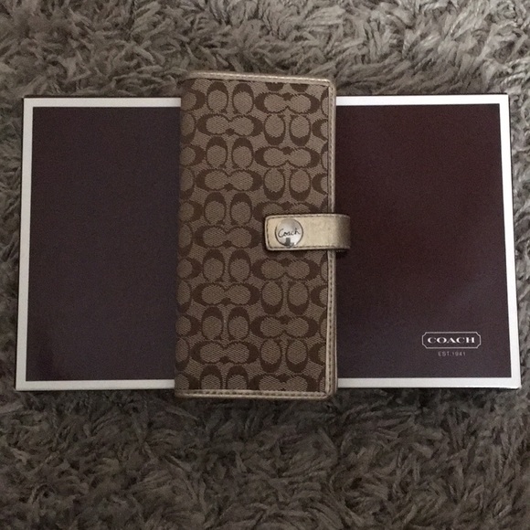 **SOLD** Coach Signature Multi Case Wallet ID - Picture 3 of 6